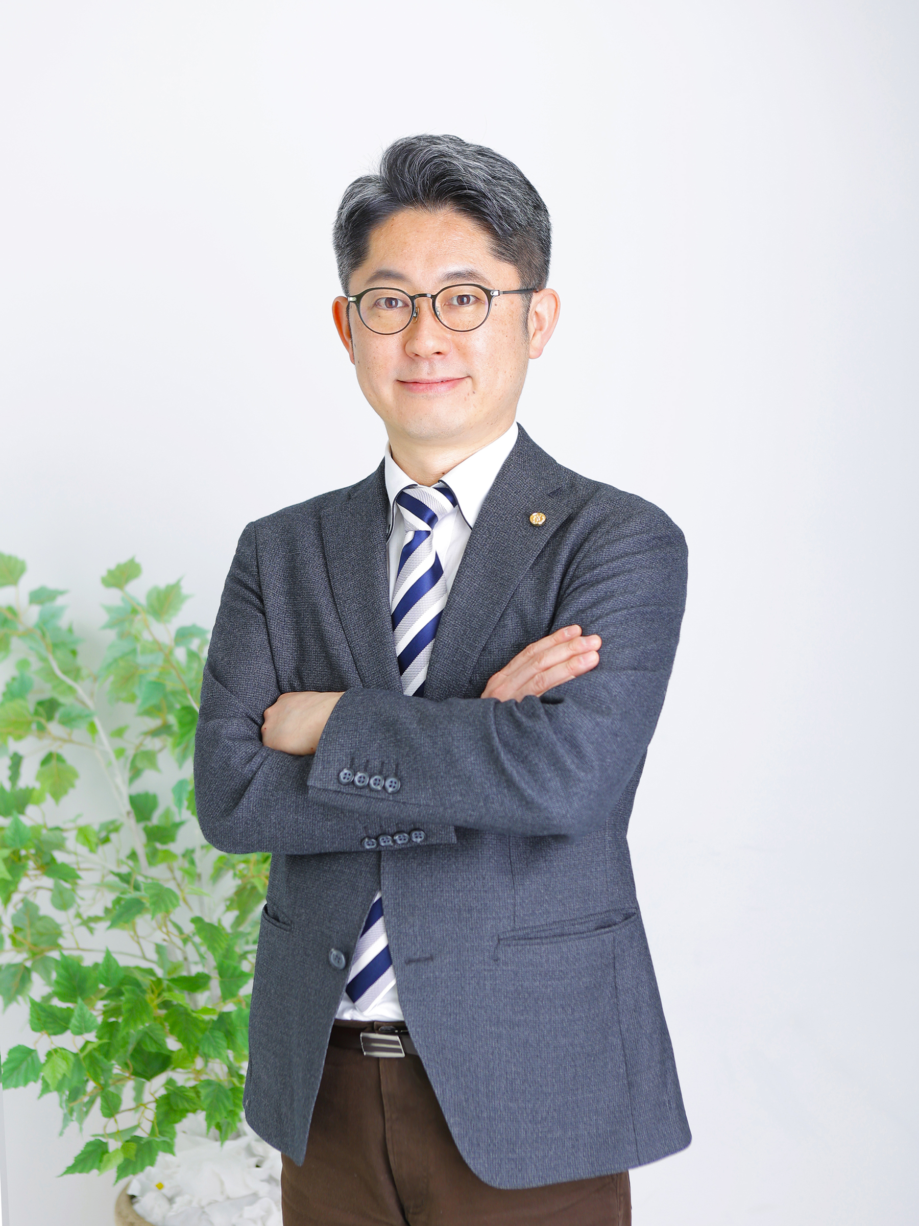代表行政書士 楢󠄀﨑 洋一郎